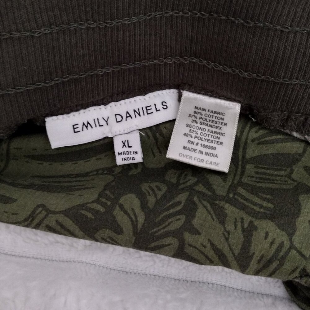 Emily Daniels Women’s XL Dark Olive Green Palm Print Capri Pants Casual Pull-On - Picture 5 of 11